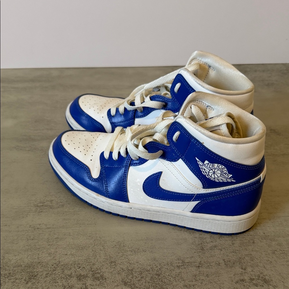Nike Women's Blue and White Sneakers